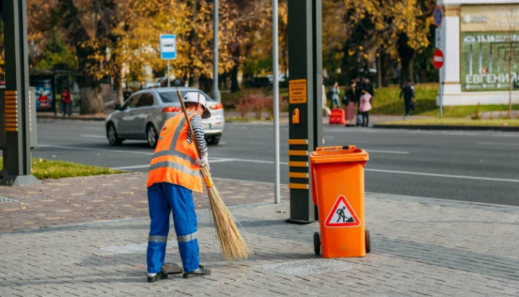 bolno-smotret-astanchanka-prizvala-cenit-trud-dorozhnyh-rabochih-998103f