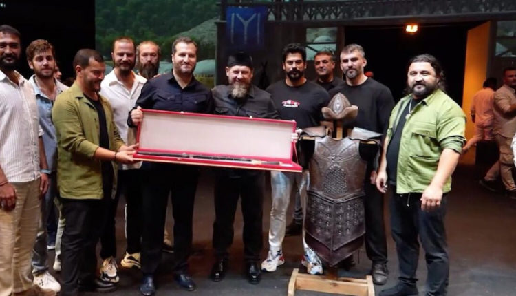 kadyrov-posetil-semochnuju-ploshhadku-tureckogo-seriala-3cb01ae