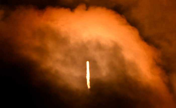 korabl-spacex-s-kommercheskim-ekipazhem-sovershil-polet-na-rekordnoj-vysote-7451943
