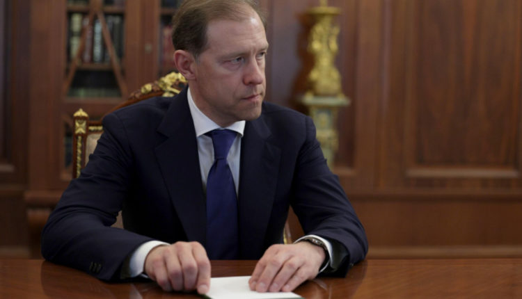 manturov-ocenil-vozmozhnost-vozvrashhenija-hlopnuvshih-dverju-avtokoncernov-ef13d7d