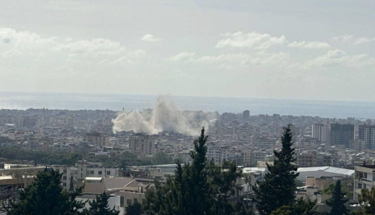 smi-zhiteli-bejruta-prjachutsja-ot-izrailskih-bombezhek-na-obshhestvennom-pljazhe-42ea475