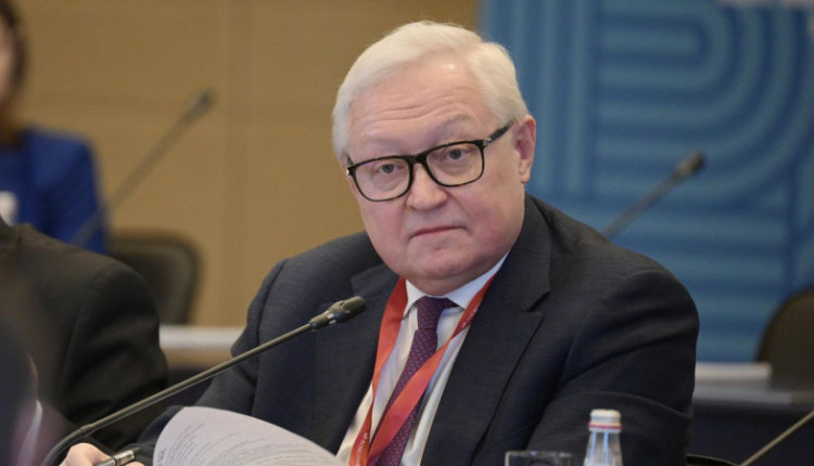 ssha-po-teme-ukrainy-zagljadyvajut-v-propast-zajavil-rjabkov-afcd783