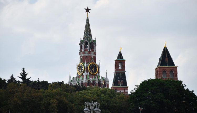 v-kremle-rasskazali-o-vstreche-putina-s-glavoj-sberbanka-c530270