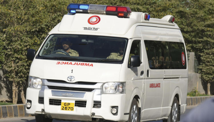 v-pakistane-pri-atake-na-kolonnu-s-diplomatami-pogib-policejskij-b18fda2