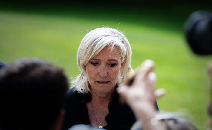 v-parizhe-nachalsja-sud-po-delu-le-pen-o-hishhenii-sredstv-evroparlamenta-51a41f1