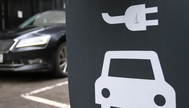 chetyre-zapravki-dlja-elektromobilej-nachali-rabotat-v-ingushetii-e37ade7