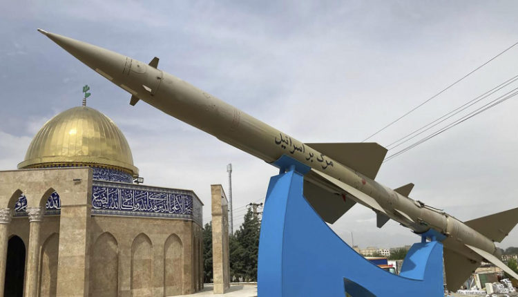 iran-vypustil-po-izrailju-okolo-400-raket-smi-a768754