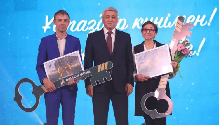 kvartiry-i-denezhnye-premii-vruchili-pedagogam-karagandinskoj-oblasti-a6b5e70