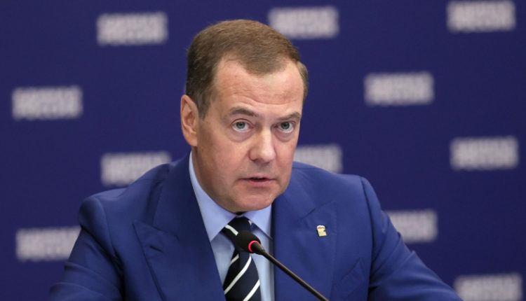 medvedev-otreagiroval-na-zajavlenija-o-perenose-boevyh-dejstvij-v-belorussiju-24a143e