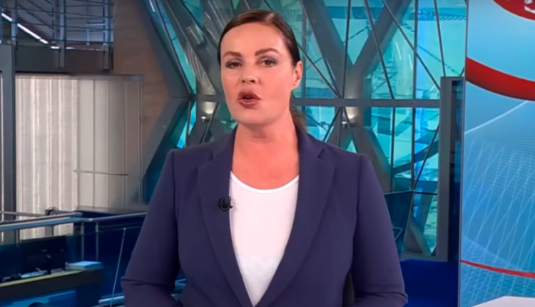 pod-televedushhej-pervogo-kanala-slomalsja-stul-prjamo-vo-vremja-efira-7262e97