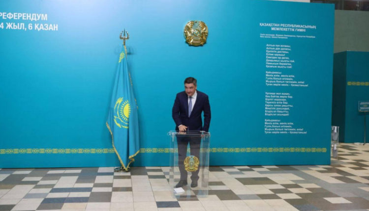 premer-ministr-kazahstana-progolosoval-na-referendume-63e32f2