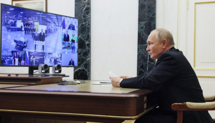 putin-pozdravil-kollektiv-avtovaza-s-zapuskom-proizvodstva-mashiny-lada-aura-e48d290
