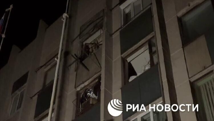 v-gorlovke-posle-ataki-dronov-zagorelos-zdanie-administracii-125b6f9