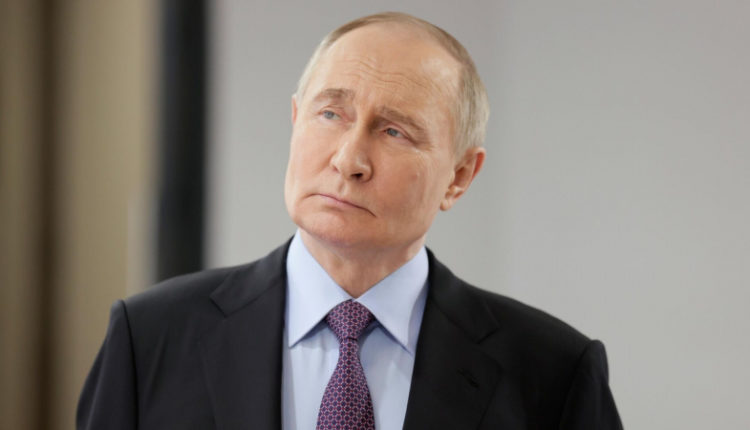 v-turine-pojavilsja-banner-s-pozdravleniem-putinu-3f7b0b2