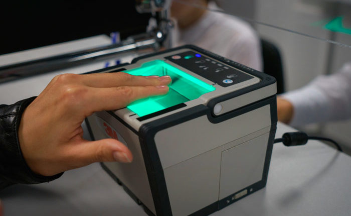 inostrancy-nachali-predostavljat-biometricheskie-dannye-na-granice-rf-76b83fb