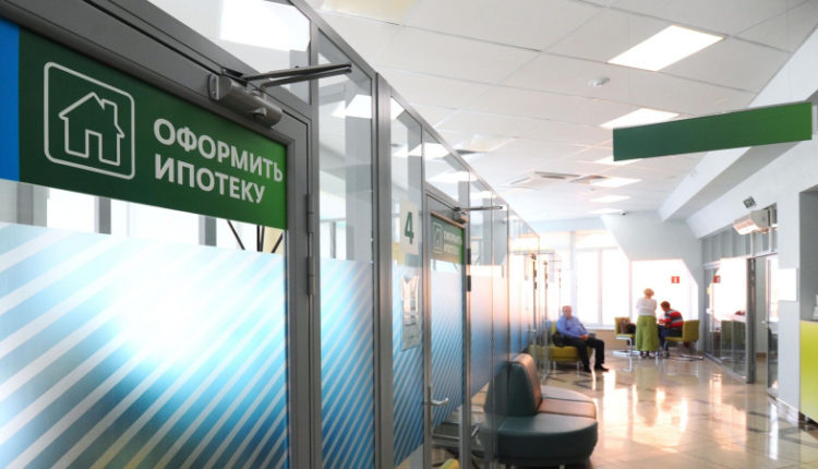 ipotechnye-stavki-2024-kogda-luchshe-brat-kredit-prognozy-ekspertov-2de3e6e