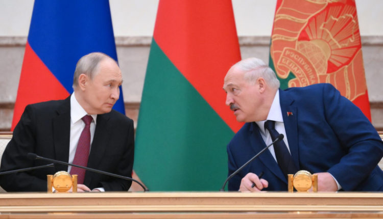 lukashenko-i-putin-vmeste-uehali-iz-dvorca-nezavisimosti-314ddb6