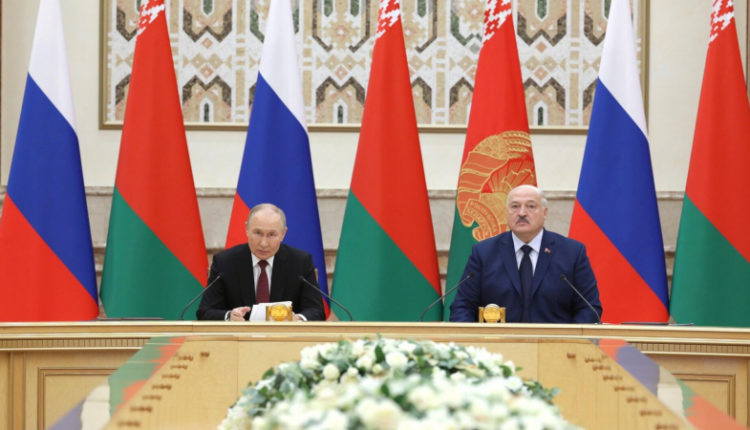 lukashenko-priglasil-putina-k-sebe-domoj-df4626b