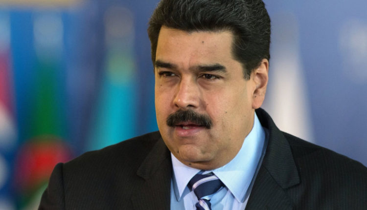 maduro-vruchil-ordena-popavshim-pod-sankcii-vysshim-chinovnikam-f12c3d3