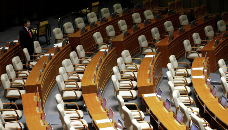 parlament-juzhnoj-korei-progolosuet-po-rassledovaniju-v-otnoshenii-pervoj-ledi-b618293