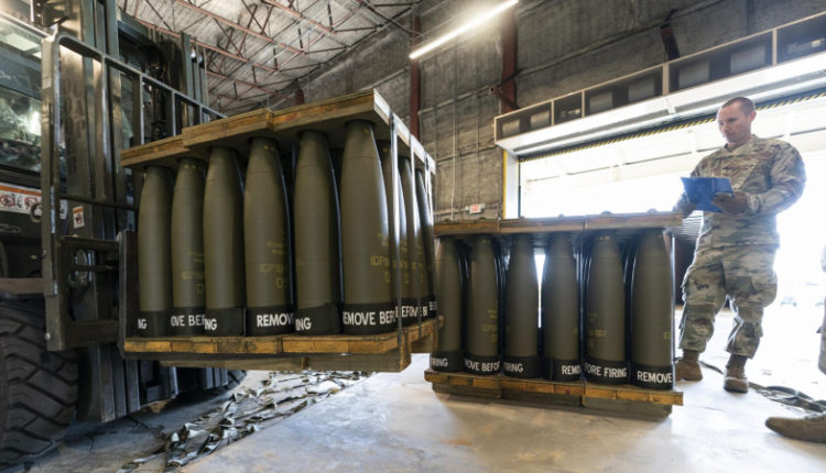 pentagon-zajavil-chto-budet-pomogat-ukraine-do-uhoda-bajdena-52fea0a