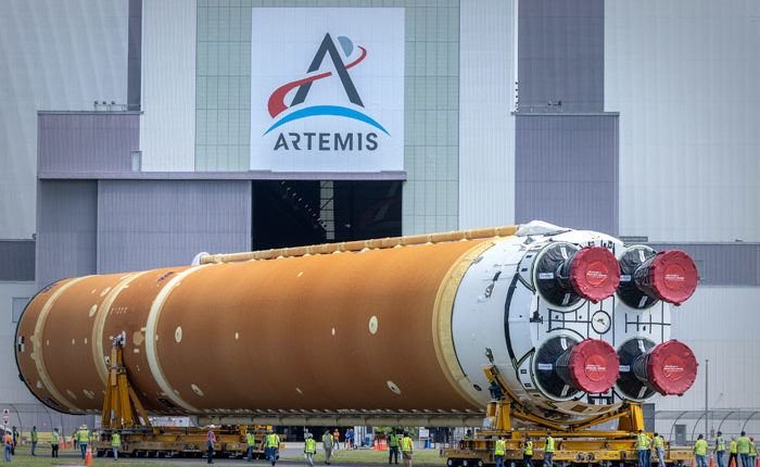 pilotiruemyj-oblet-luny-korablja-s-astronavtami-nasa-sostoitsja-ne-ranee-2026-g-631e04e