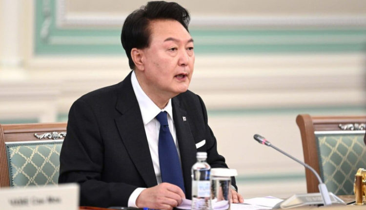 prezidentu-juzhnoj-korei-jun-sok-jolju-hotjat-zapretit-pokidat-stranu-41fe0dd