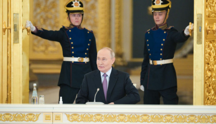 putin-nazval-sovmestnuju-zadachu-pravitelstva-i-cb-0c9d8e2