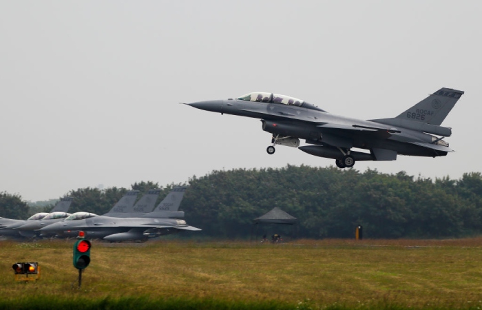 США заключили контракт на обслуживание истребителей F-16 за рубежом на $987 млн
