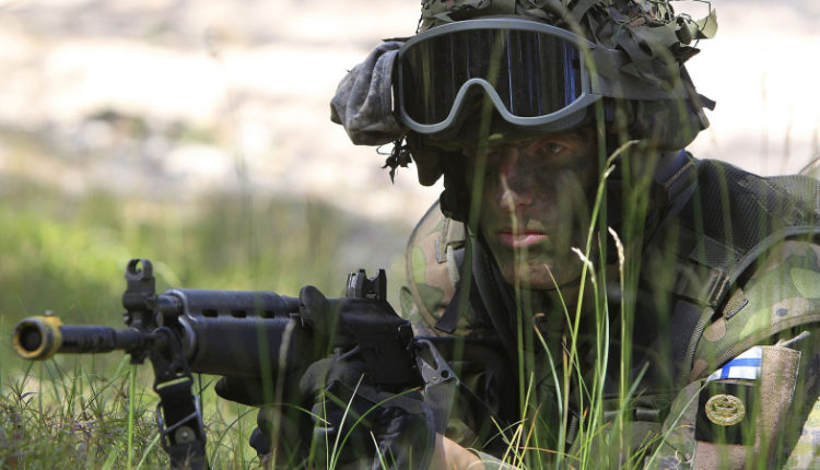 finskih-soldat-pri-podgotovke-k-vojne-uchat-polzovatsja-kompasom-pishut-smi-927cff4